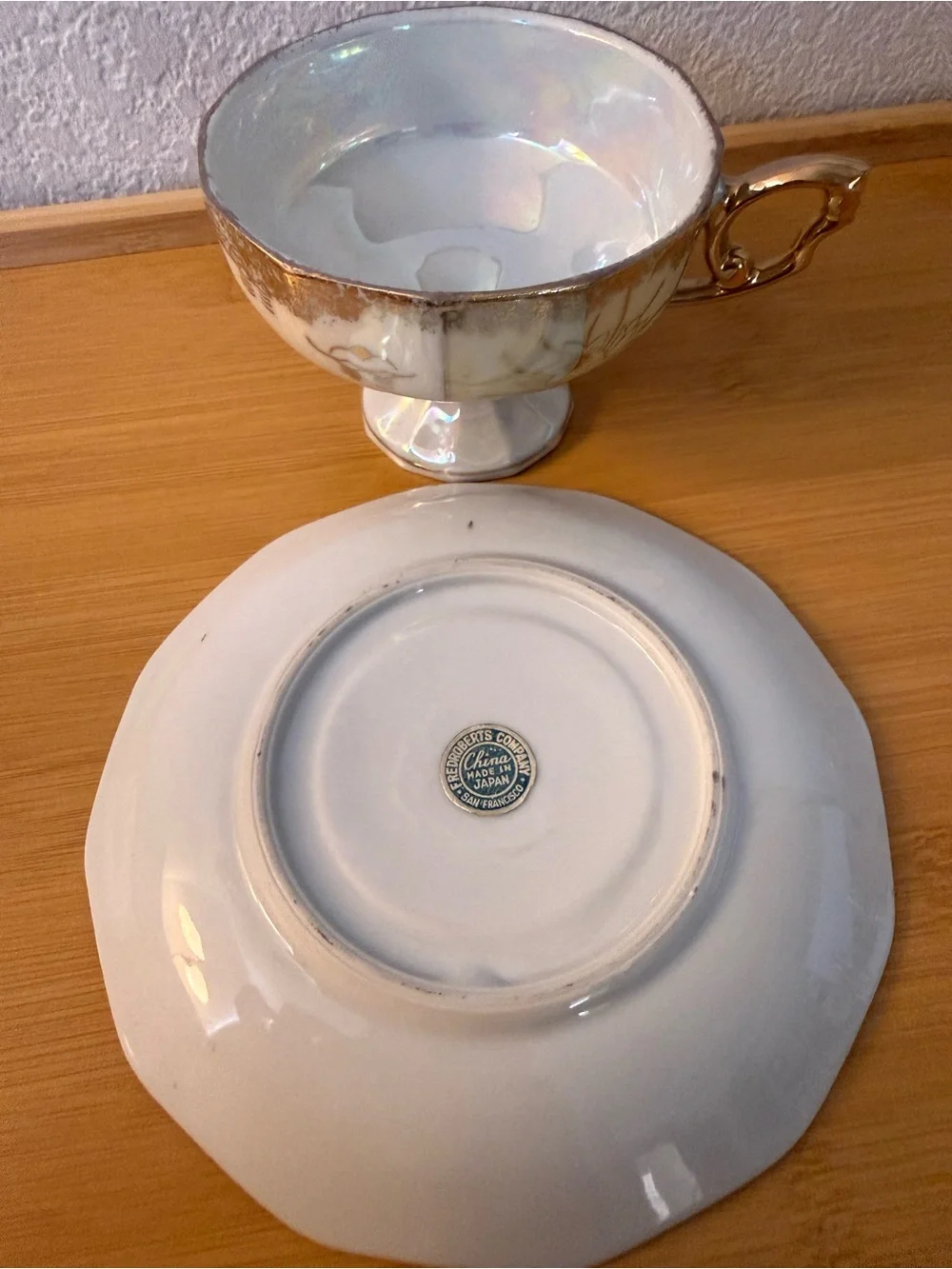 Fredroberts Set of 2 Iridescent teacups and Saucers - Pink & Light Blue